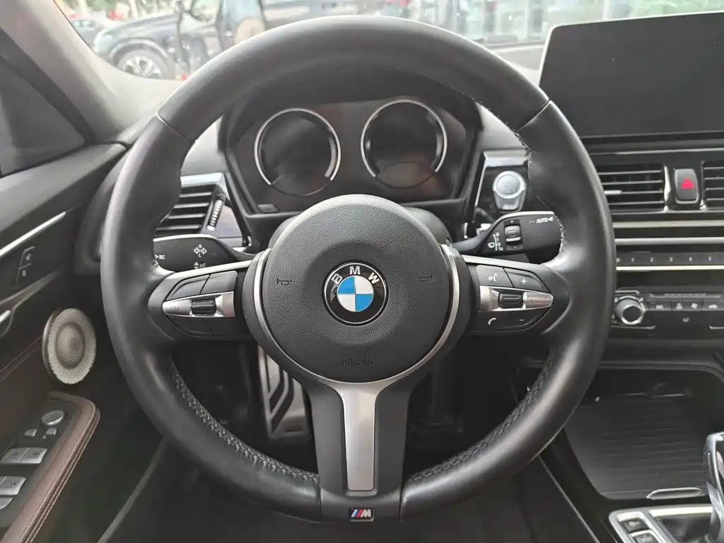 BMW 1 Series 2023 — фото 10