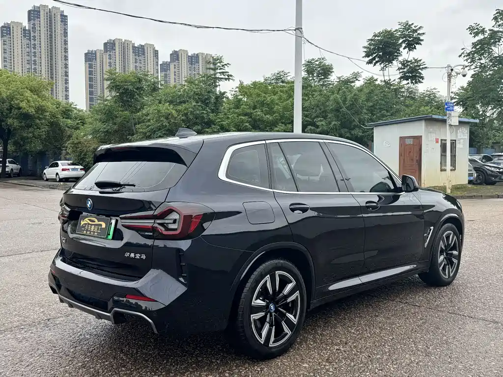 BMW iX3 2023 — фото 11