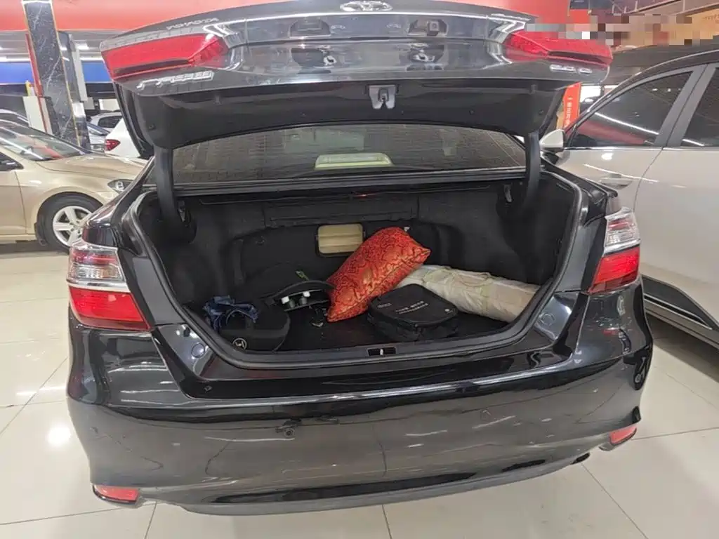 Toyota Camry 2015 — фото 19