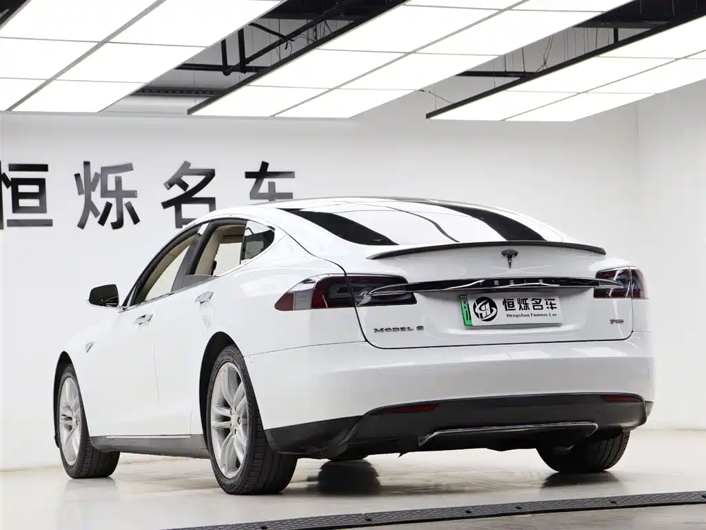 Tesla Model S 2015 — фото 19