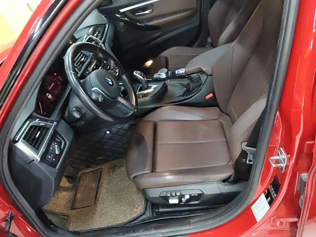 BMW 3 Series 2018 — фото 15