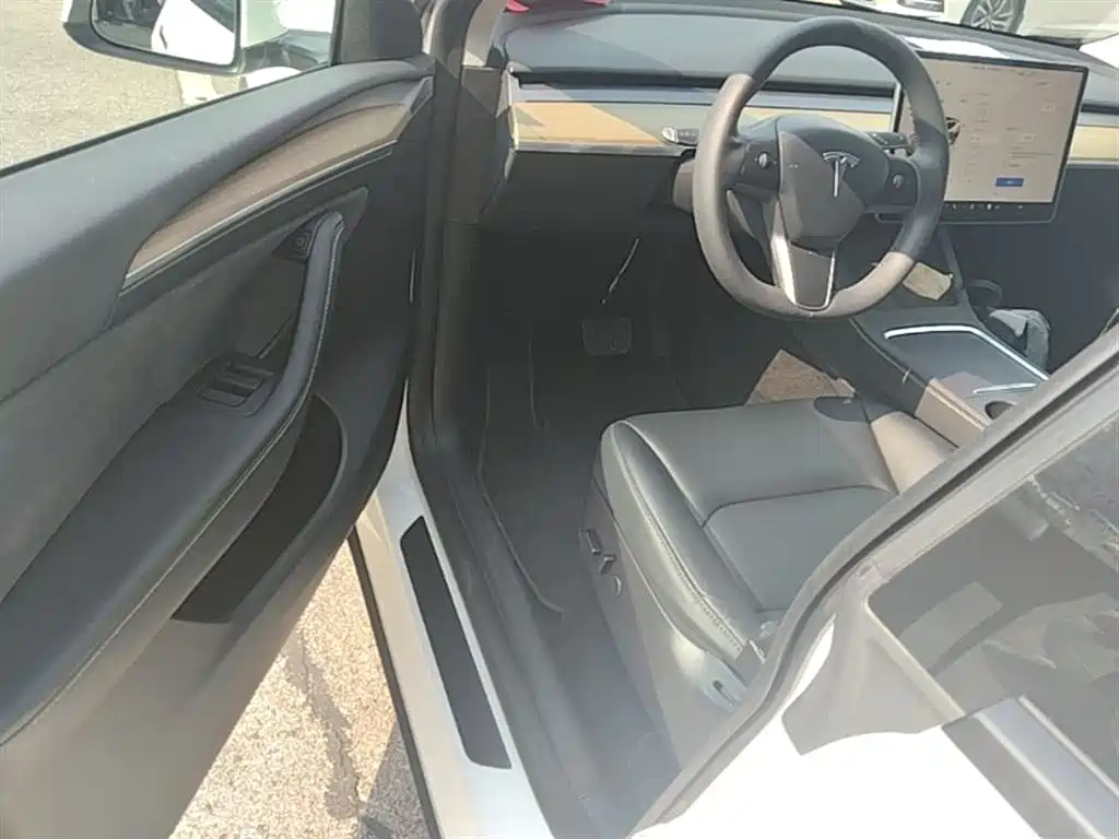 Tesla Model Y 2023 — фото 16