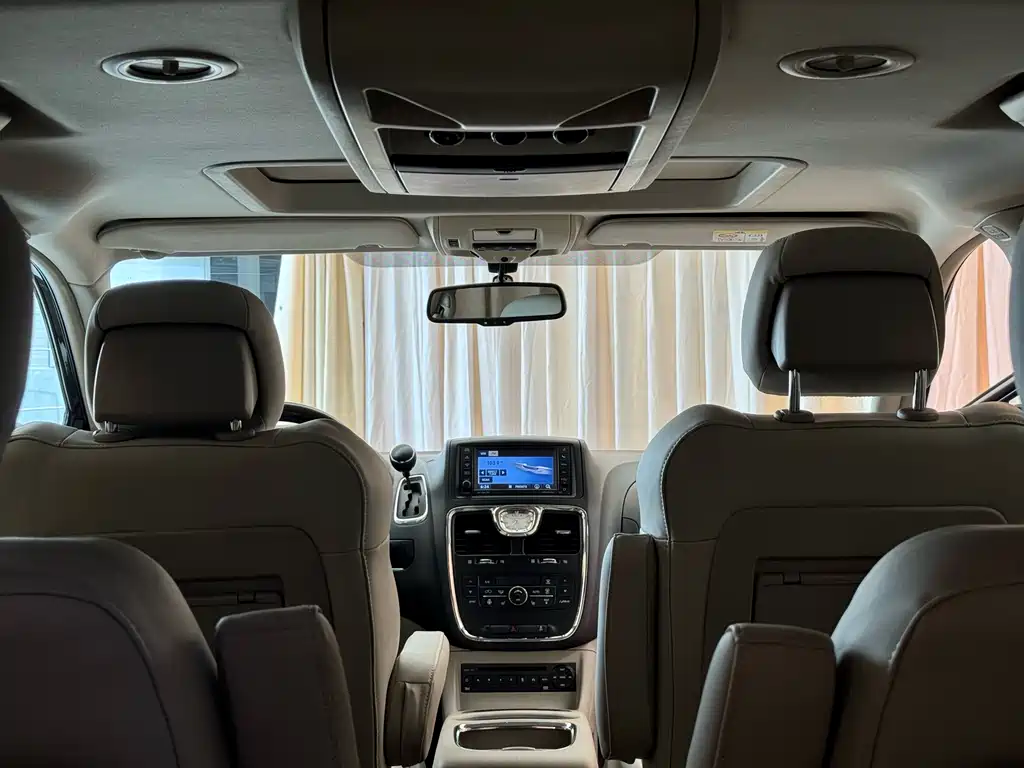 Chrysler Grand Voyager 2014 — фото 12