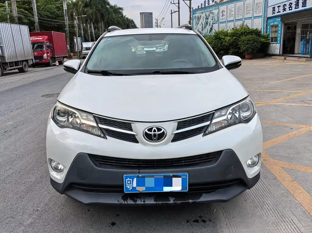 Toyota RAV4 2016 — фото 2