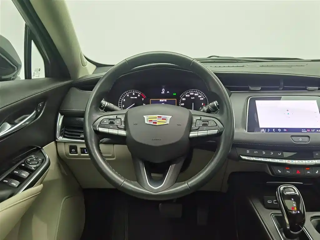 Cadillac XT4 2023 — фото 11