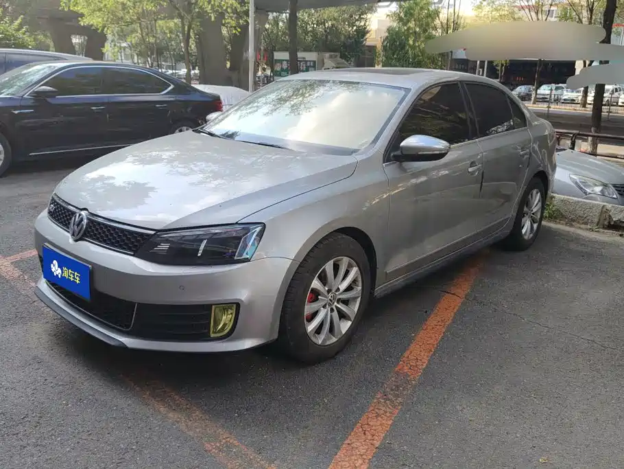 Volkswagen Sagitar 2015