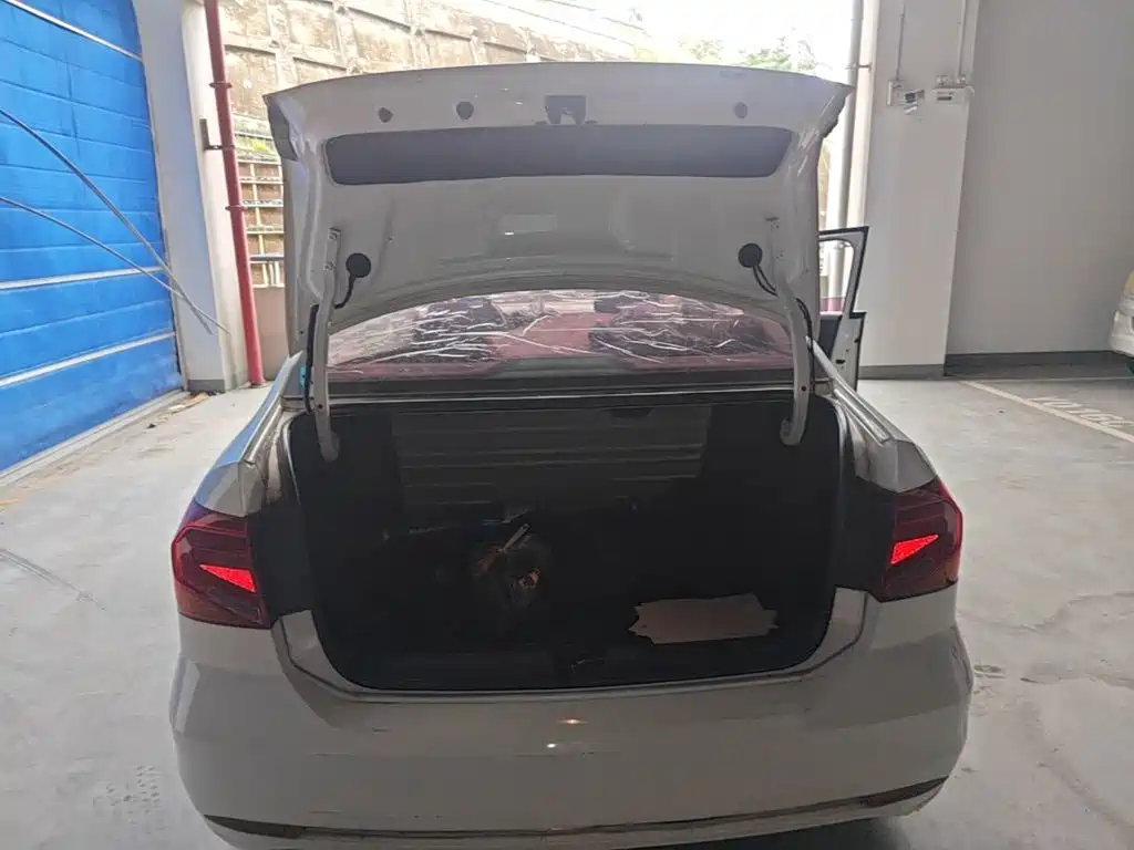 Volkswagen Jetta 2017 — фото 19