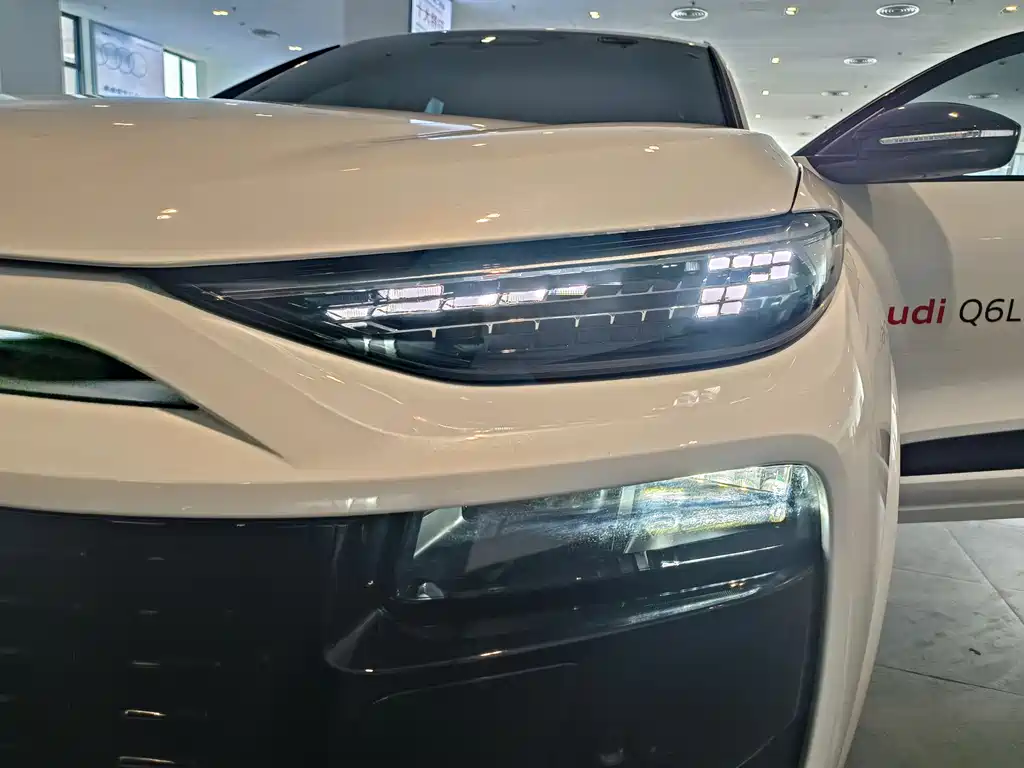 Audi Q6L e-tron 2025 — фото 11