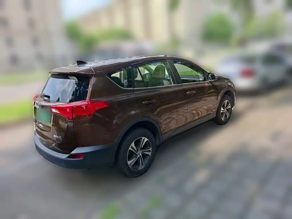 Toyota RAV4 2015 — фото 4