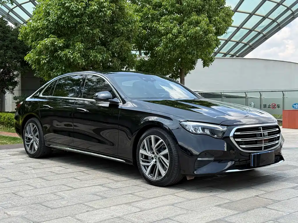 Mercedes-Benz E-Class 2025 — фото 3