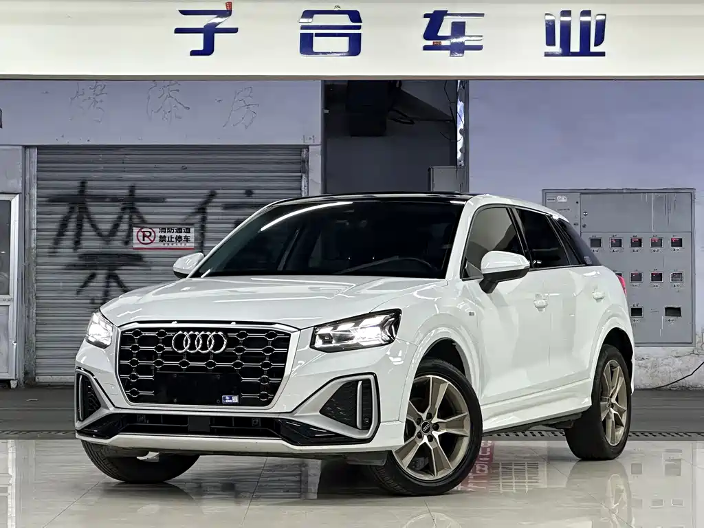 Audi Q2L 2021 — фото 1