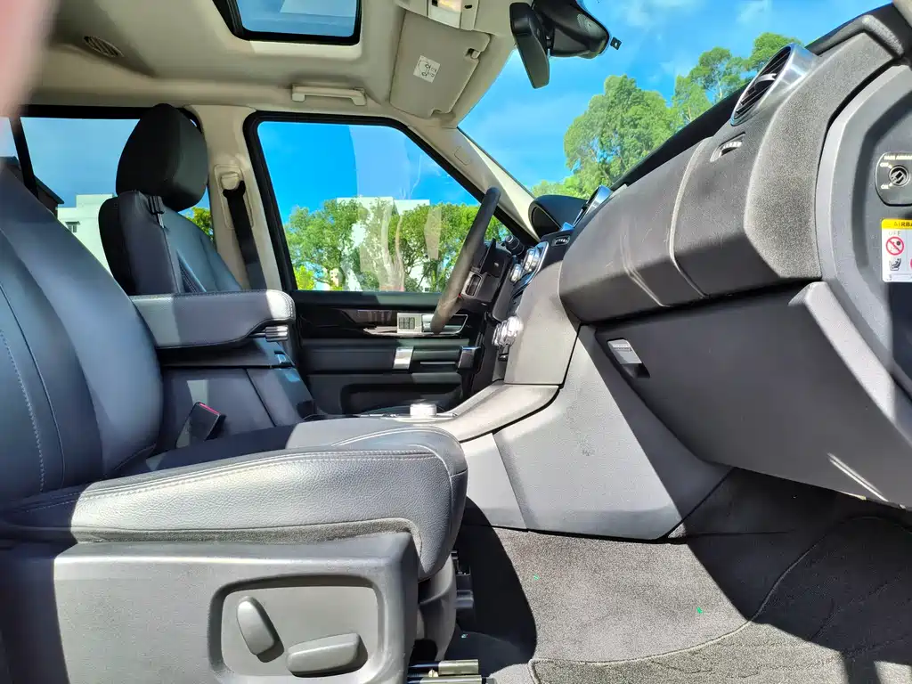 Land Rover Discovery 2015 — фото 7