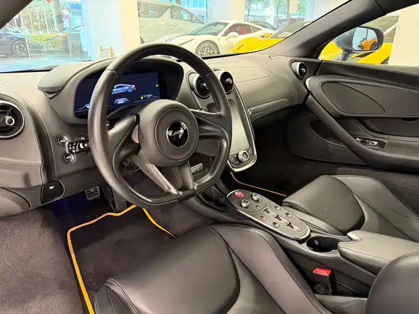 McLaren GT 2021