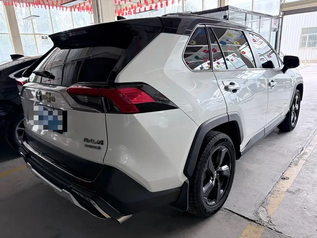 Toyota RAV4 2020 — фото 19