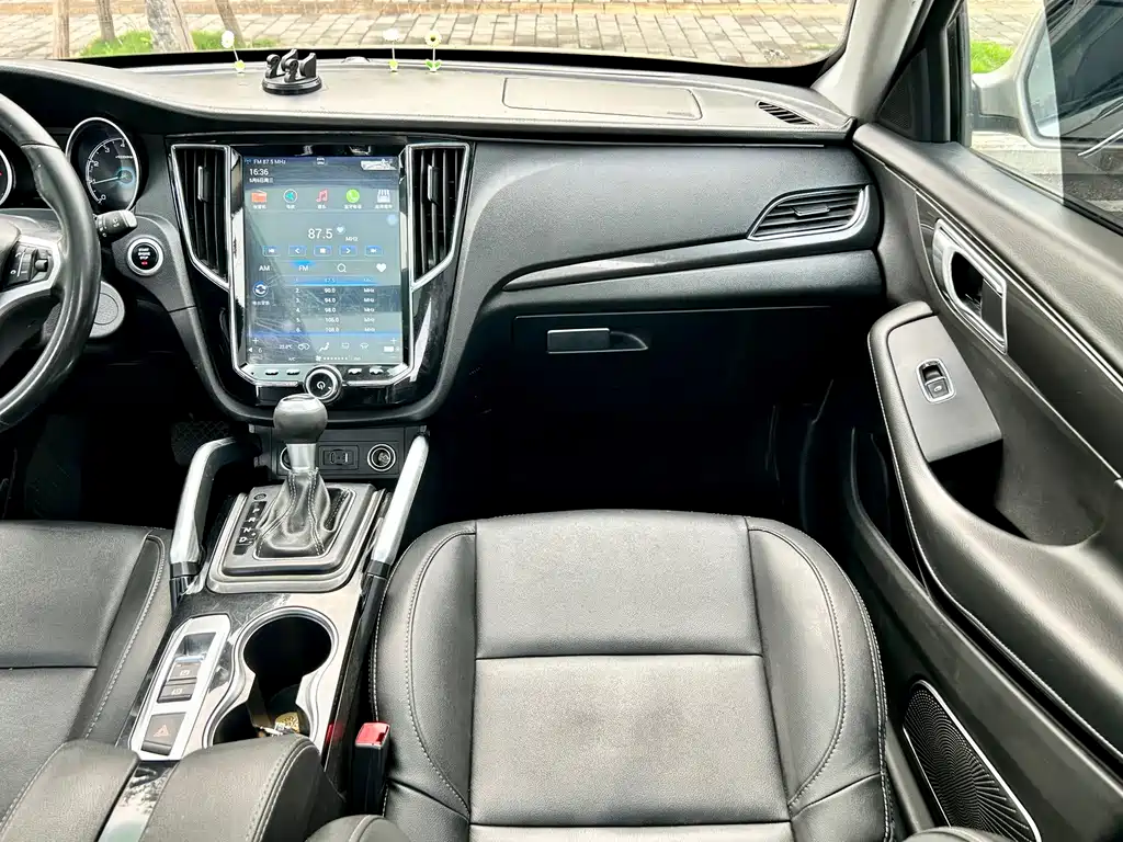 Zotye SR7 2018 — фото 18