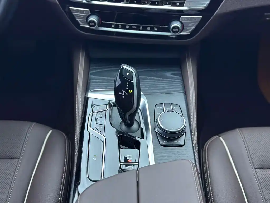 BMW 5 Series 2023 — фото 12