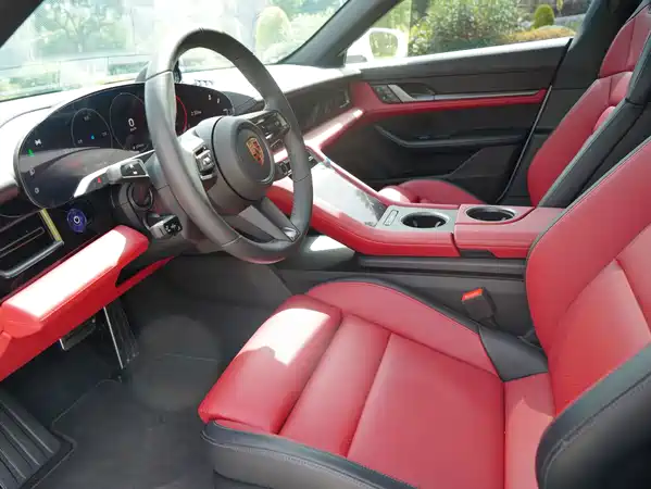 Porsche Taycan 2025