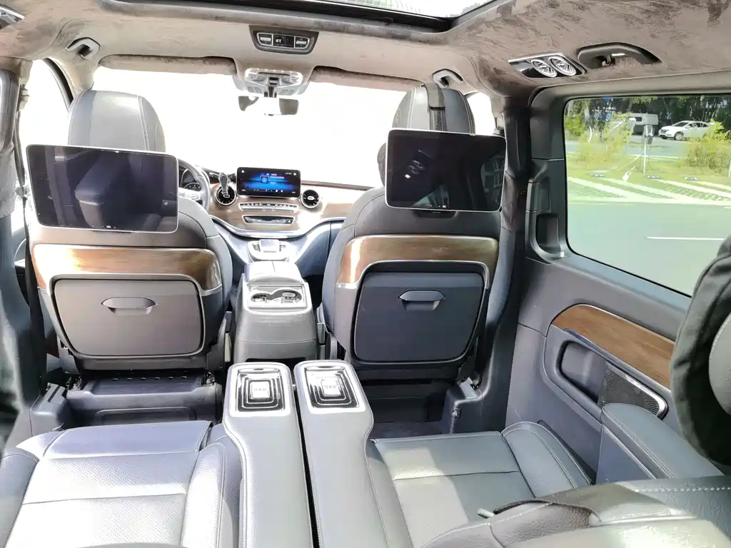 Mercedes-Benz V-Class 2021 — фото 15