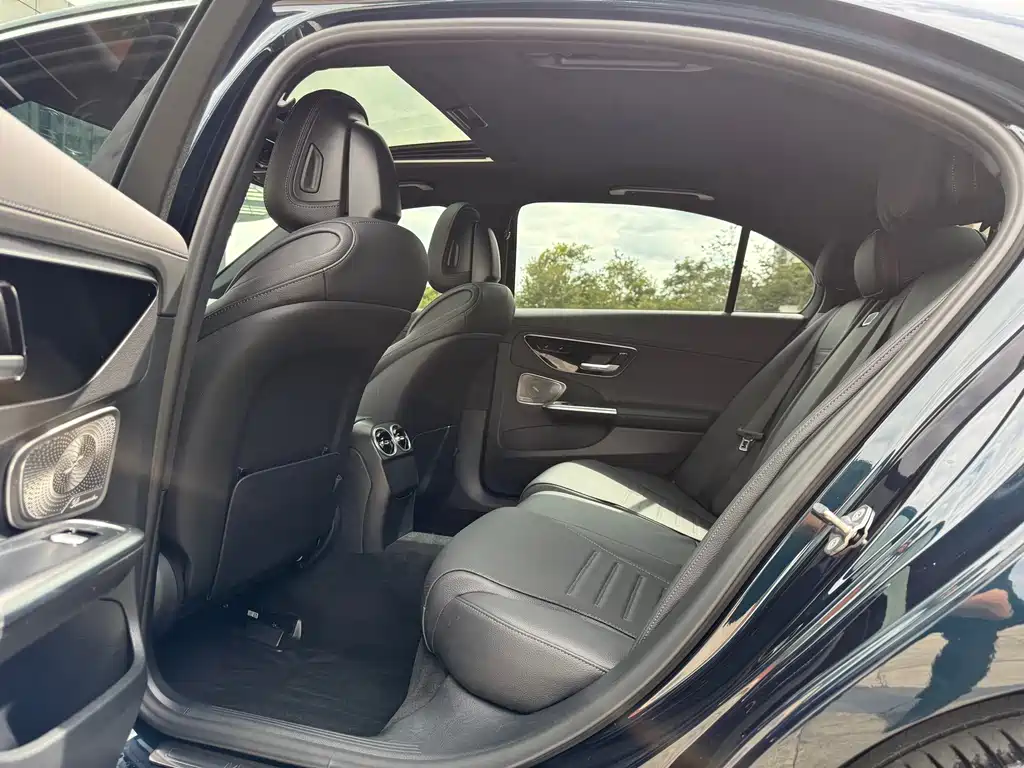 Mercedes-Benz C-Class 2023 — фото 6