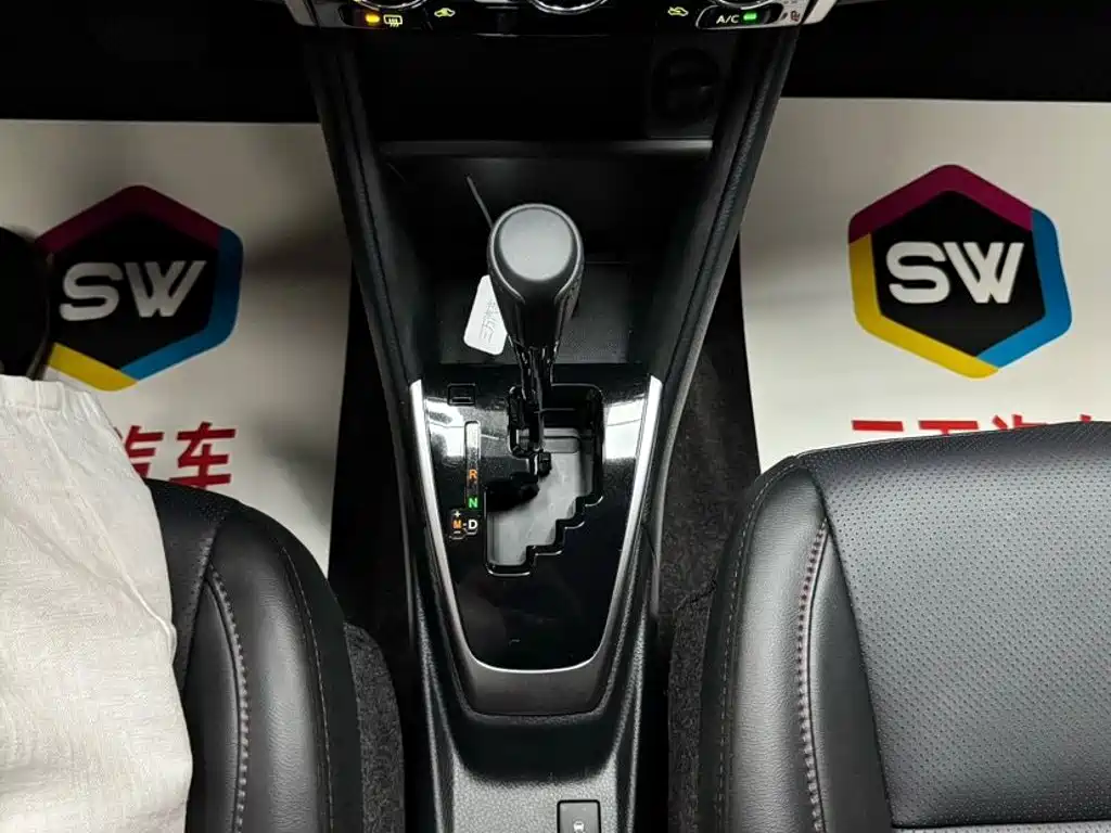 Toyota Yaris L 2022 — фото 12