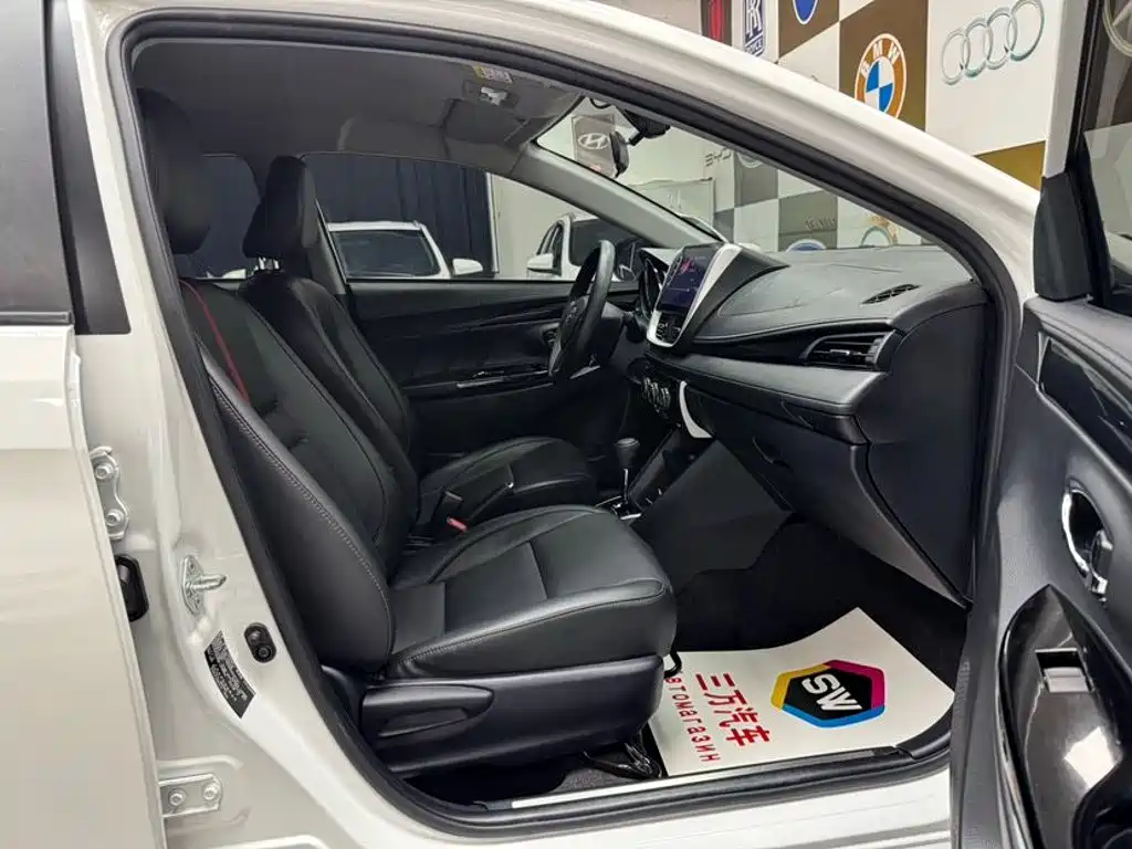 Toyota Yaris L 2022 — фото 10