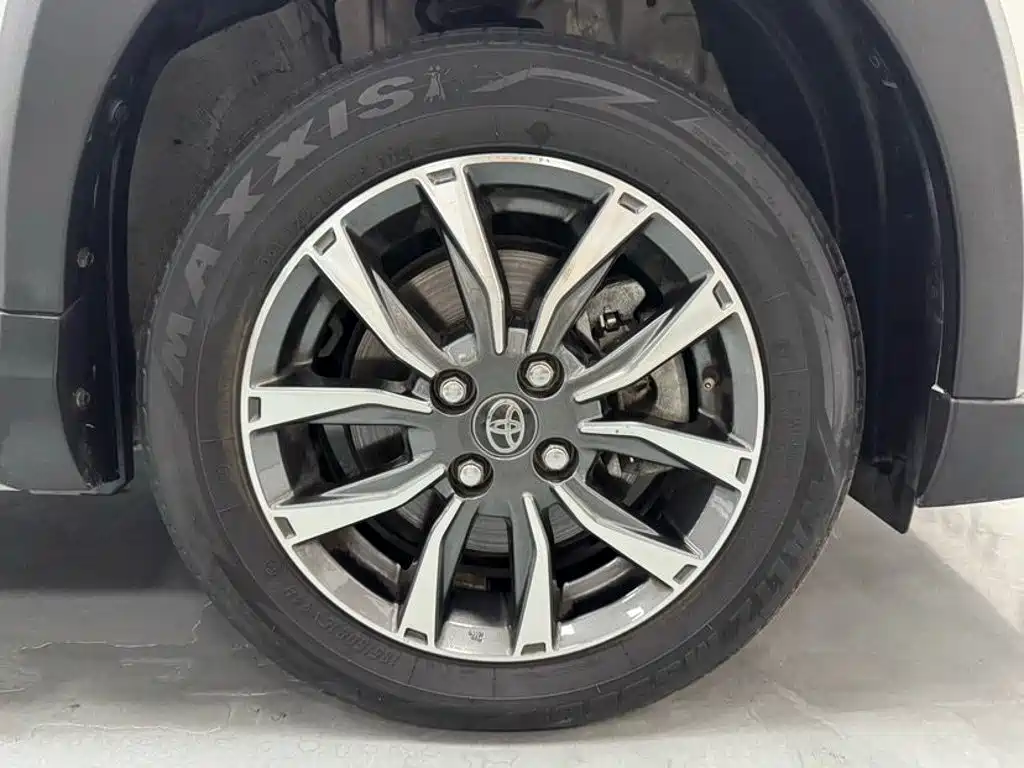 Toyota Yaris L 2022 — фото 19