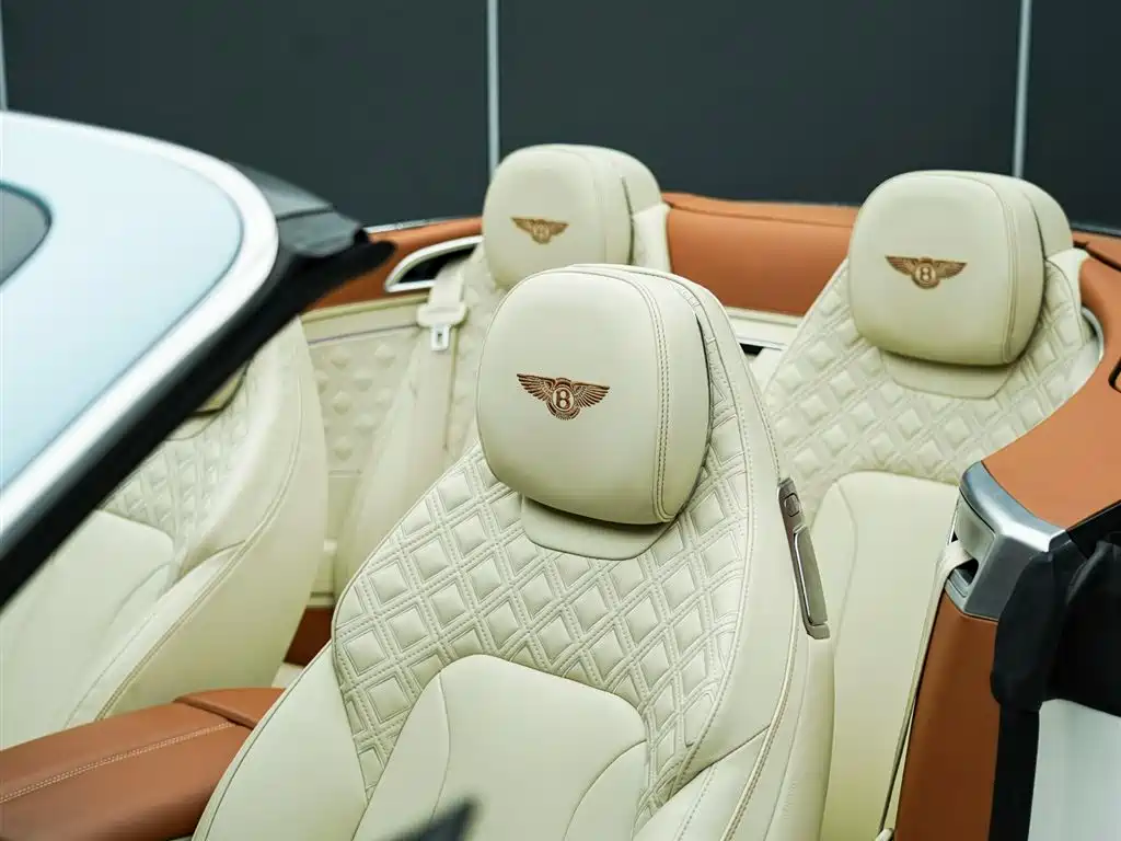 Bentley Continental 2023 — фото 15
