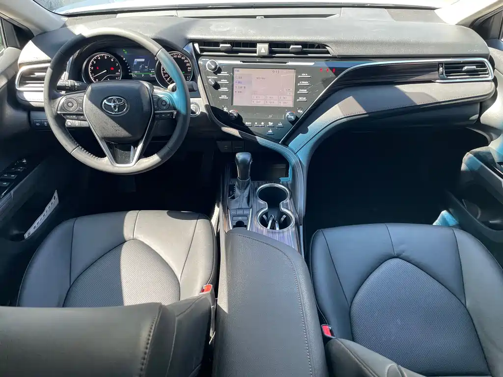 Toyota Camry 2018 — фото 9