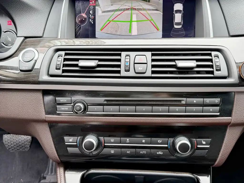 BMW 5 Series 2016 — фото 11