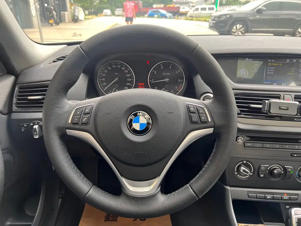 BMW X1 2015 — фото 9