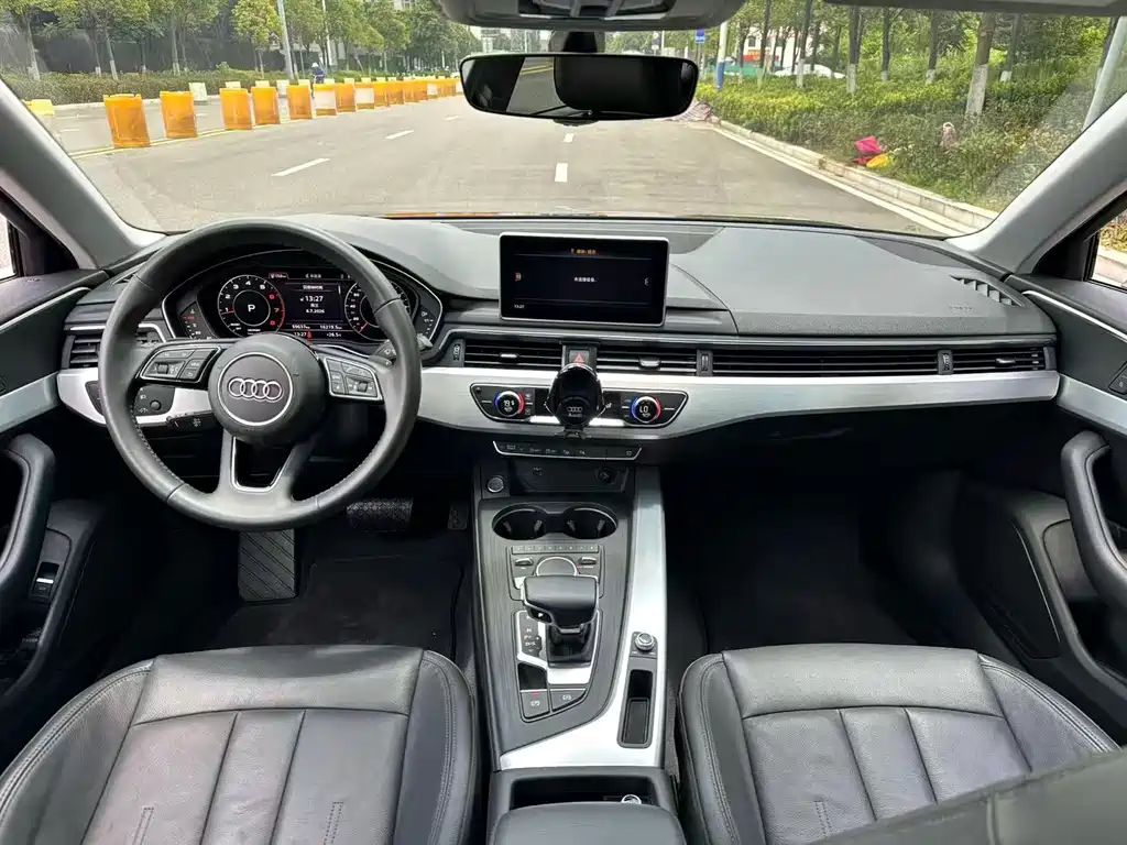 Audi A4L 2019