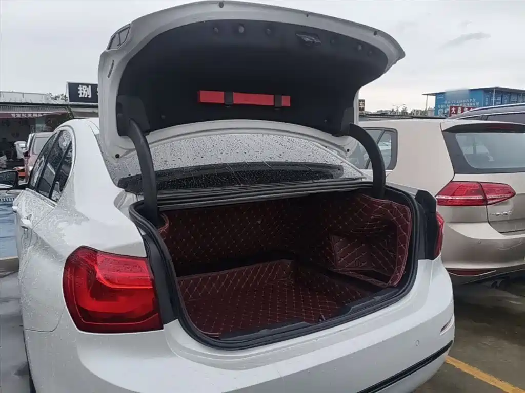 BMW 1 Series 2018 — фото 19