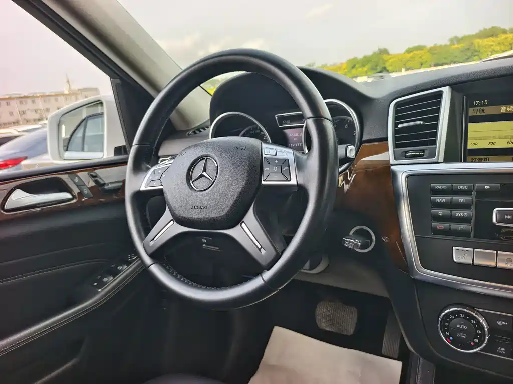 Mercedes-Benz M-Class 2012 — фото 13