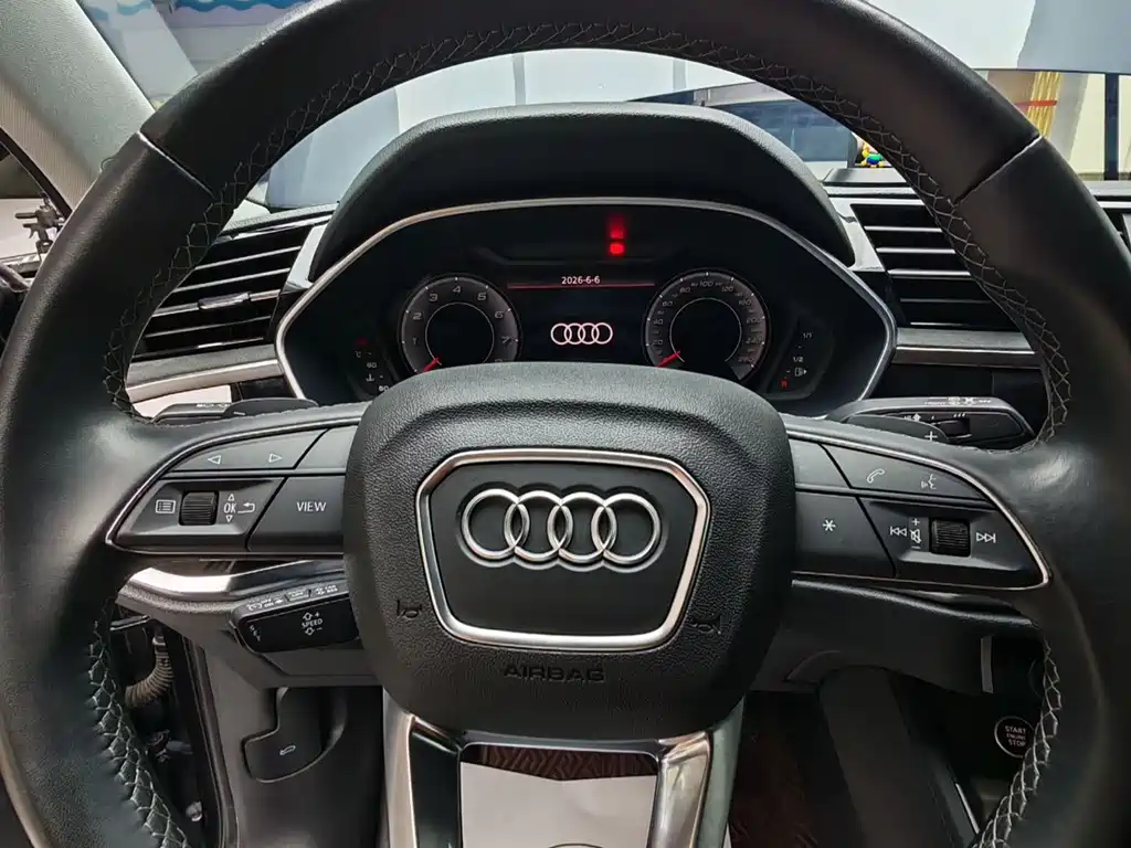 Audi Q3 2023 — фото 13
