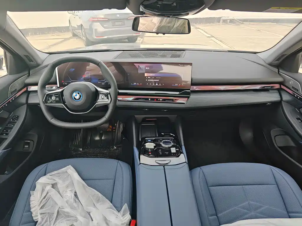 BMW i5 2026 — фото 6