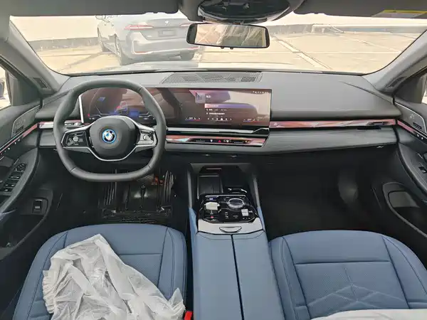 BMW i5 2024