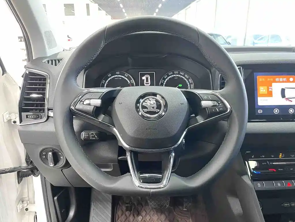 Skoda Karoq 2022 — фото 8