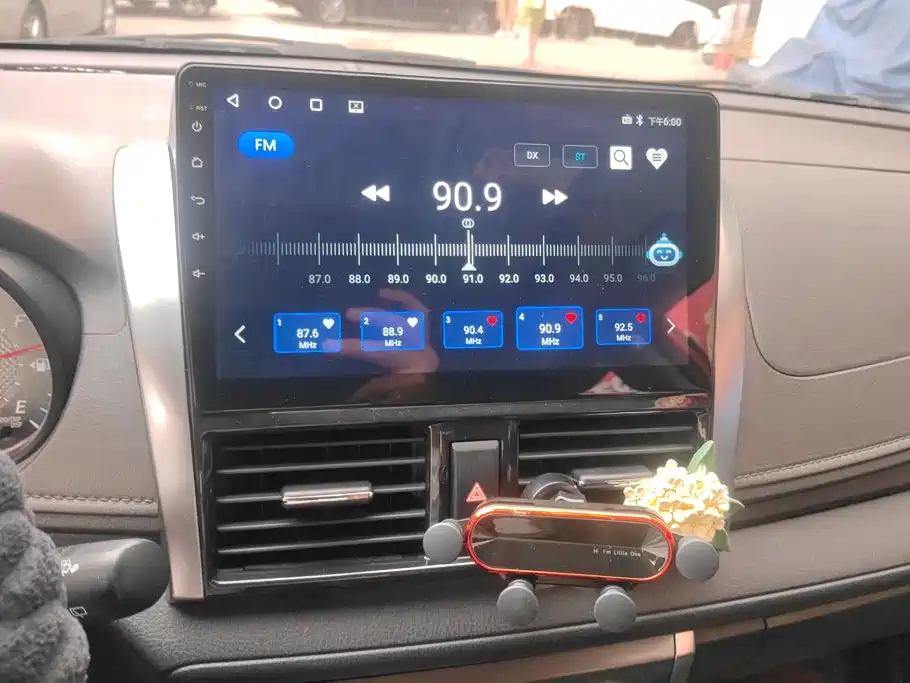 Toyota Yaris L 2015 — фото 13