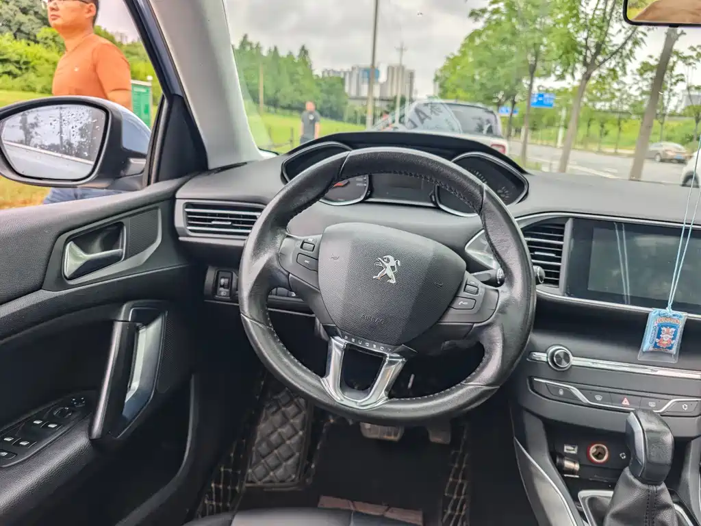 Peugeot 308S 2016 — фото 17