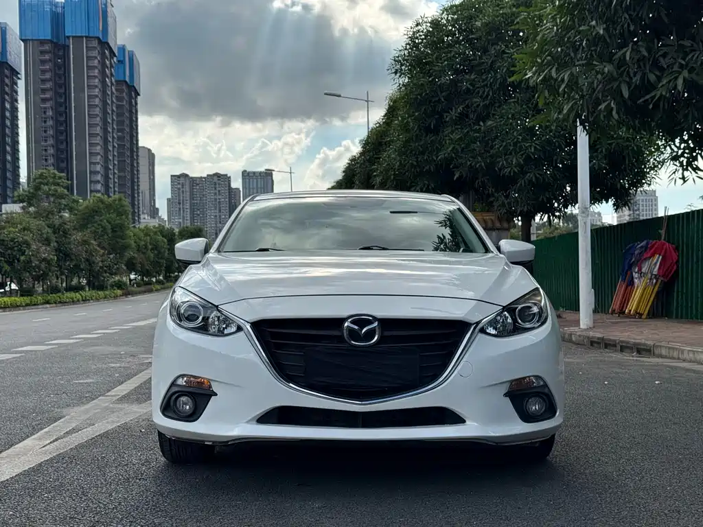 Mazda 3 Axela 2015