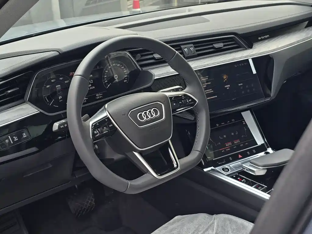 Audi e-tron 2026 — фото 20