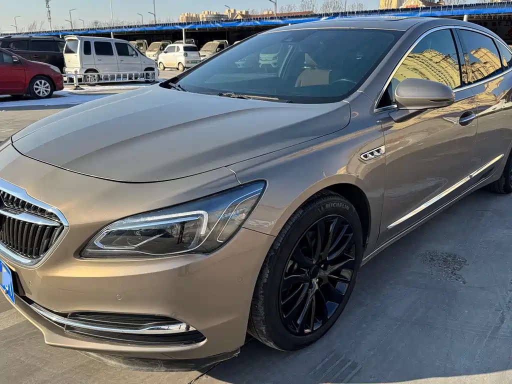 Buick LaCrosse 2018 — фото 1