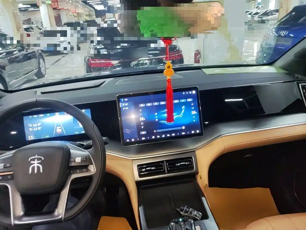 BYD L DM-i 2025 — фото 10