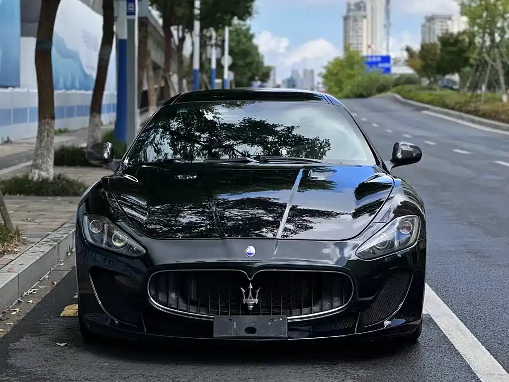 Maserati GranTurismo 2011 — фото 2