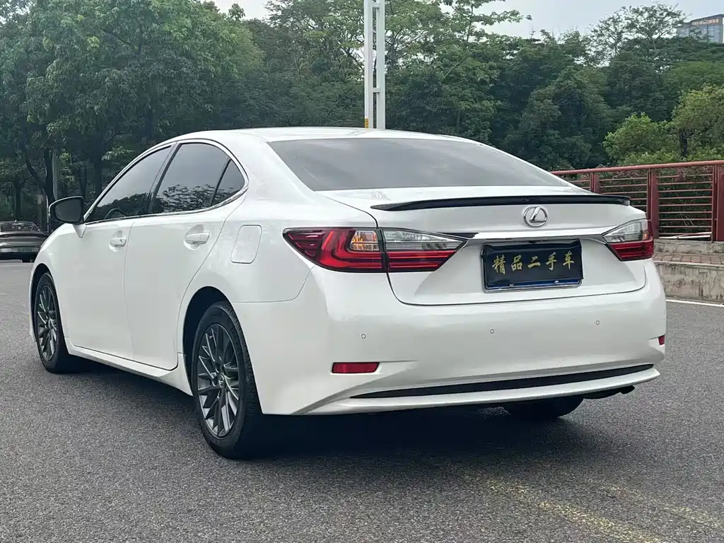 Lexus ES 2018 — фото 5