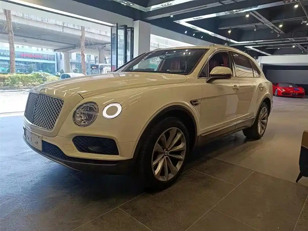 Bentley Bentayga 2016 — фото 1