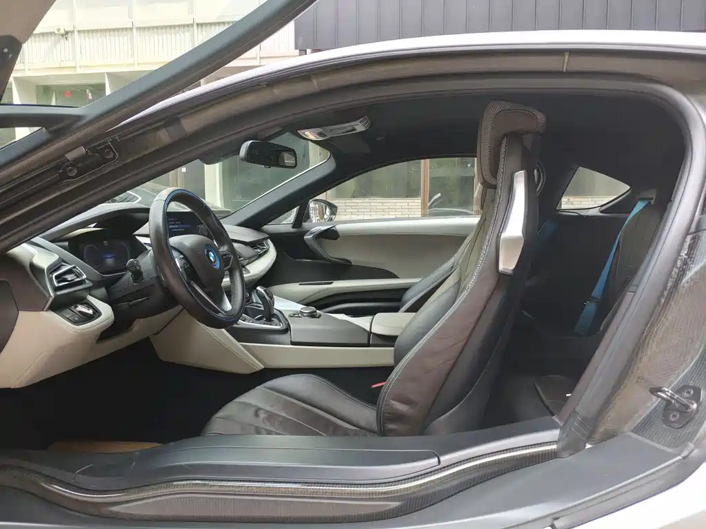 BMW i8 2017 — фото 10