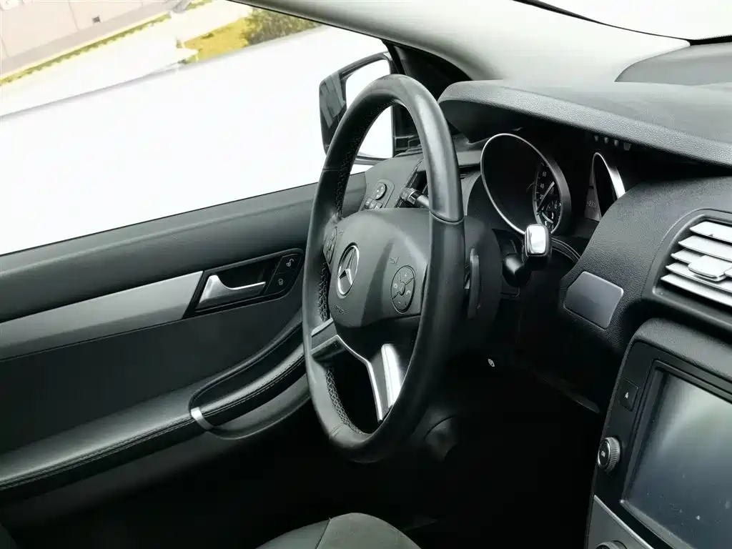 Mercedes-Benz R-Class 2016 — фото 24
