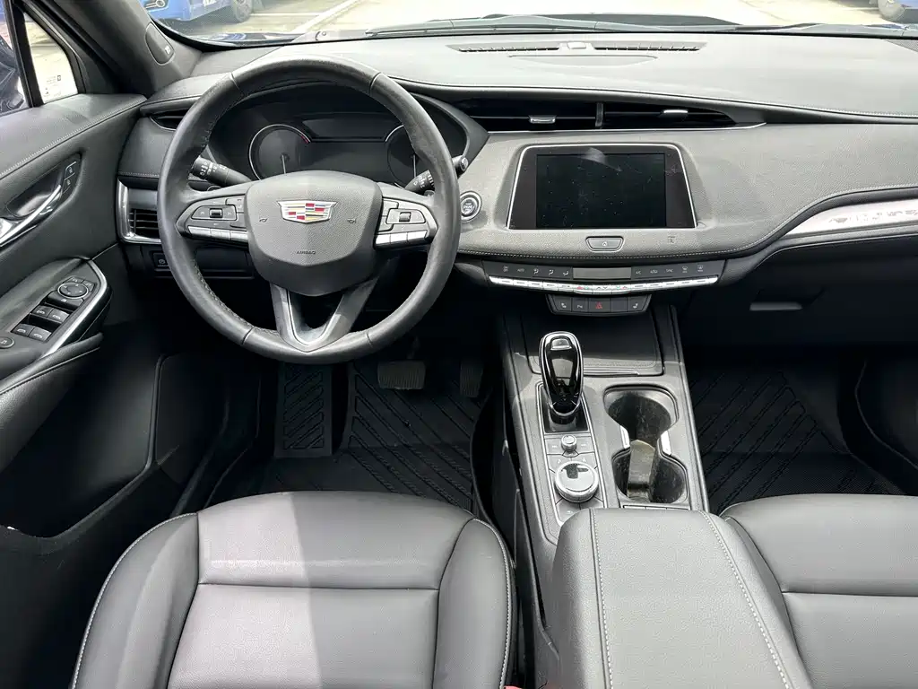 Cadillac XT4 2020 — фото 11