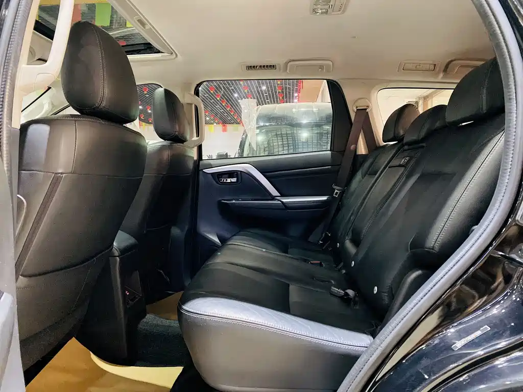 Mitsubishi Pajero Sport 2020 — фото 13